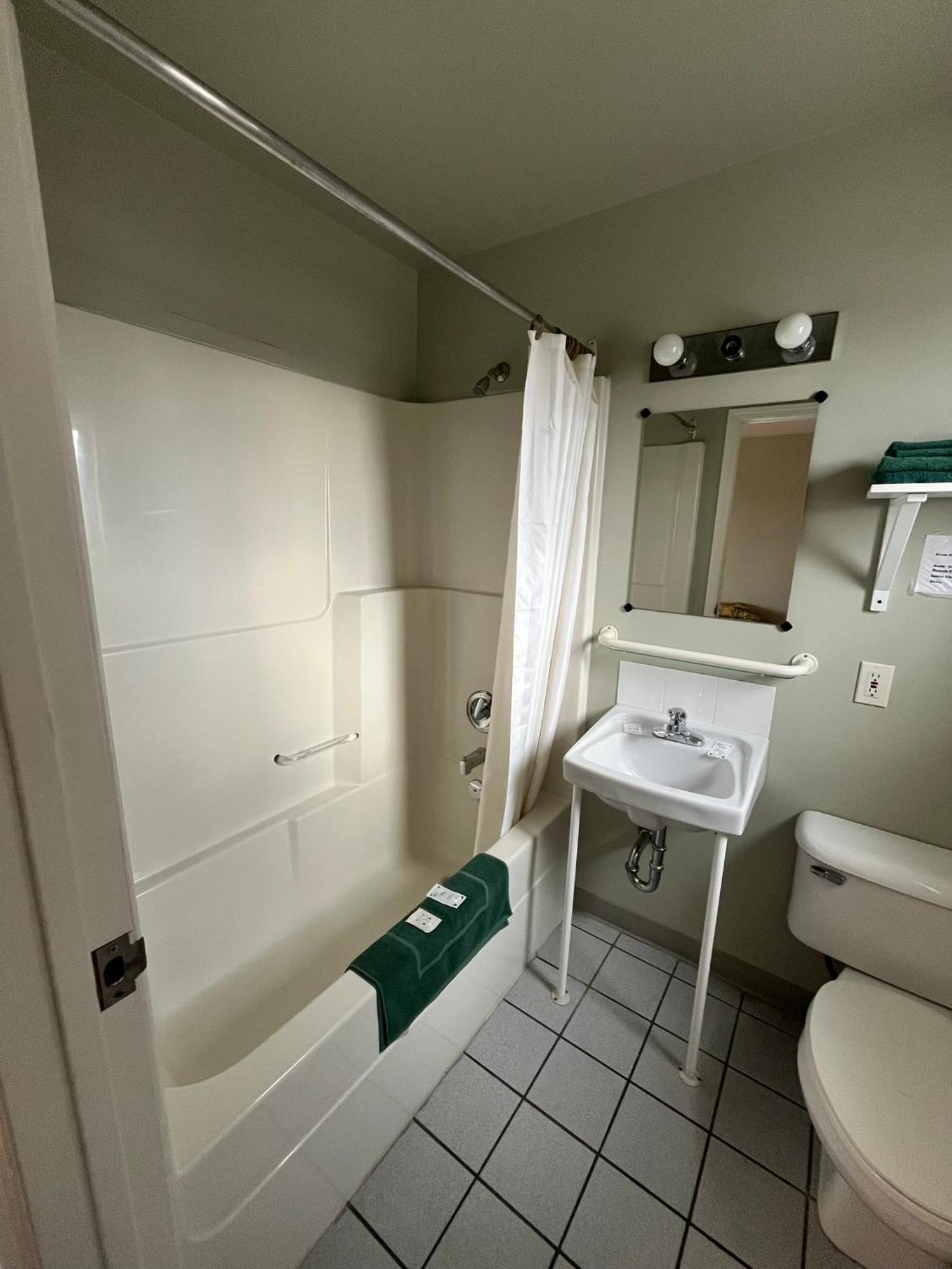 Raccoon Lodge Motel Сильван-Лейк Номер фото