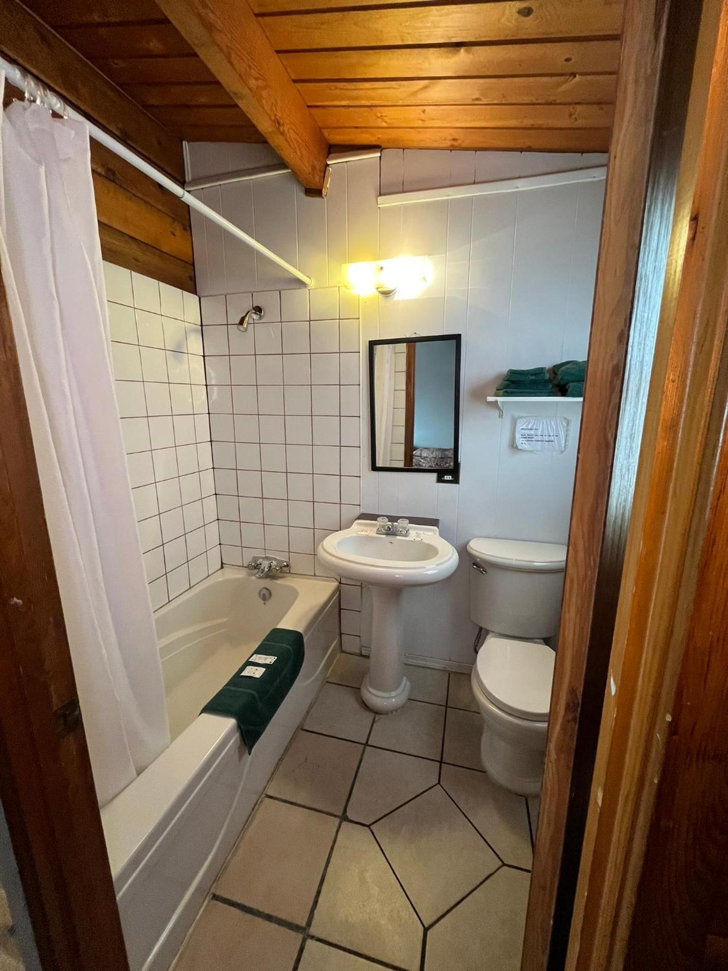 Raccoon Lodge Motel Сильван-Лейк Экстерьер фото