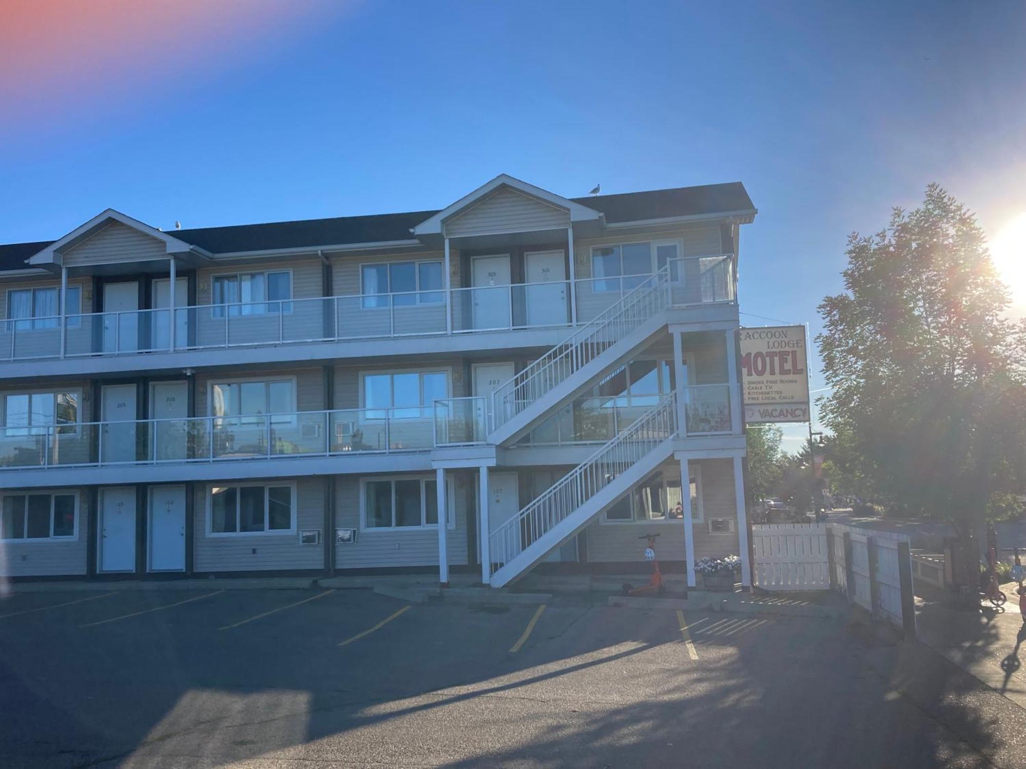 Raccoon Lodge Motel Сильван-Лейк Экстерьер фото